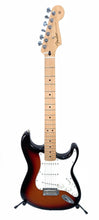 Cargar imagen en el visor de la galería, Guitarra Eléctrica Fender Player Stratocaster 3 Tone Sunburst nuevo
