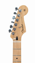 Cargar imagen en el visor de la galería, Guitarra Eléctrica Fender Player Stratocaster 3 Tone Sunburst nuevo
