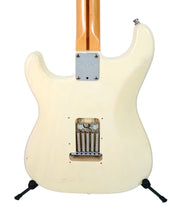 Load image into Gallery viewer, Guitarra Eléctrica Fender Stratocaster American Standard Olympic White 2004 Modificada
