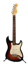 Cargar imagen en el visor de la galería, Guitarra Eléctrica Fender Stratocaster American Standard 3 Tone Sunburst 2008
