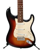 Cargar imagen en el visor de la galería, Guitarra Eléctrica Fender Stratocaster American Standard 3 Tone Sunburst 2008
