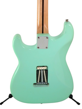 Load image into Gallery viewer, Guitarra Eléctrica Fender Squier Stratocaster
