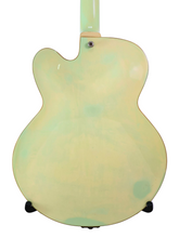Load image into Gallery viewer, Guitarra Eléctrica Hollow Body Ibanez Artcore Blanca
